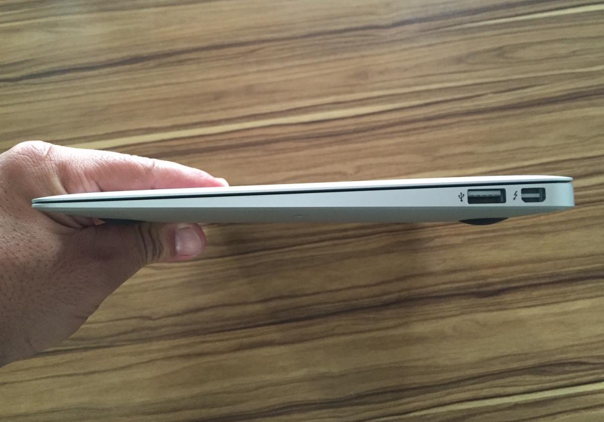 macbooklateral.JPG